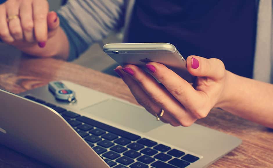 Trenger jeg virkelig et domenenavn? Et domenenavn er strengt tatt ikke nødvendig for å opprette en tilstedeværelse på nettet. Eget domenenavn gir deg imidlertid kontroll over din online identitet og innholdet du legger ut. Et eget domene er et must for å bygge tillit til budskapet, merkevaren, organisasjonen eller virksomheten din.